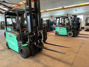 TRANSPORT HEFTRUCKS ELEKTRISCHE 3.5 TON HEFTRUCK VAN MITSUBISHI ELEKTRISCHE HEFTRUCK MET 3500 KG HEFVERMOGEN EN TRIPLEXMAST TE KOOP BIJ FORX DE BESTE HEFTRUCKDEALER HEFTRUCK TE KOOP CHARIOTS A VENDRE FORKLIFTS FOR SALE VERKOOP HEFTRUCKS VERHUUR HEFTRUCKS TRANSPORT HEFTRUCKS SERVICE VAN ALLE MERKEN MITSUBISHI CATERPILLAR NISSAN TOYOTA UNICARRIERS LINDE BESTE HEFTRUCKDEALER IN VLAANDEREN BELGIE ZEEBRUGGE BRUGGE TORHOUT ZEDELGEM ROESELARE MEULEBEKE WAREGEM VOOR ALLE MERKEN HEFTRUCKS VAN HOGE KWALITEIT @FORX 