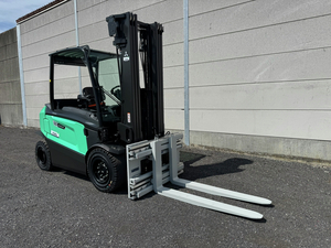 Discover the powerful and energy-efficient Mitsubishi FB50CN electric forklift—available now at Forx, your trusted partner in professional material handling solutions.