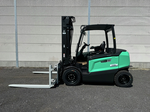 Discover the powerful and energy-efficient Mitsubishi FB50CN electric forklift—available now at Forx, your trusted partner in professional material handling solutions.