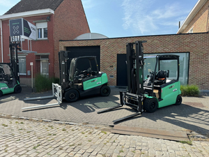 Discover the powerful and energy-efficient Mitsubishi FB50CN electric forklift—available now at Forx, your trusted partner in professional material handling solutions.